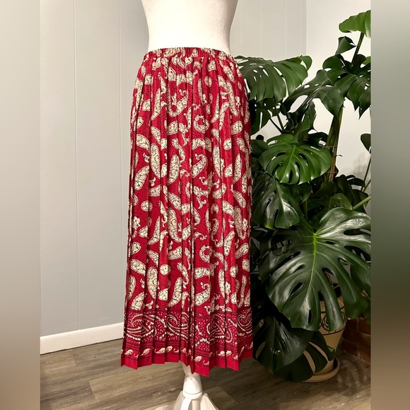 🛍️ Leslie  Red,white pleated Skirt Size 12 excellent condition - Picture 7 of 7